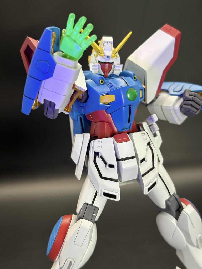 気を取り直して第1話から視聴者の心を鷲摑みにしたバトルモードです(主観)。HGのシャイニングを作った方ならご存じですが、頭部パーツの組み換えでばっちりバトルモードが再現できます!(時代が進むにつれてバトルモードの存在感が消えつつある気が…)