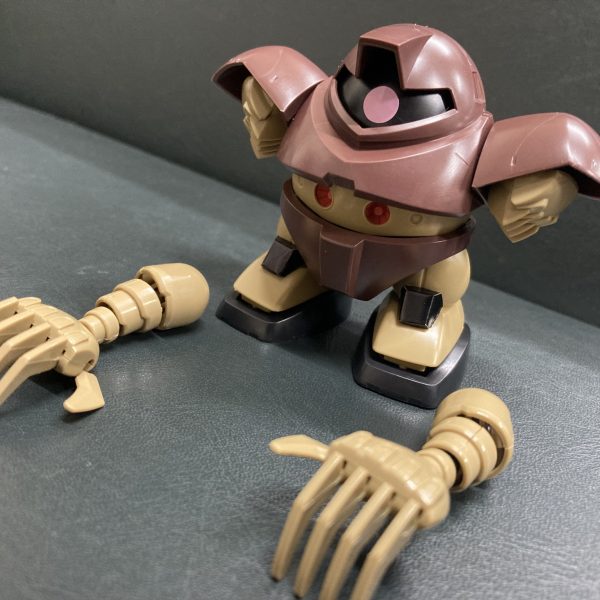 ゴッグが完成｡小さくても可動が多くて水中巡航形態パーツも付いてます｡小さくても流石はゴッグだと言える程の満足度｡現代のバンダイにはガンダムハンマー投げる和服美人がいるので是非その和服美人の遊び相手にどうぞ。（4枚目）