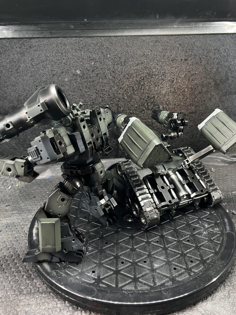 一応　設定として　08MS小隊の作品にてノリスパッカードにやられたガンタンクを改修した物です。大破したノリスのグフから、パーツを流用した機体ですたまたま前回作成したグフのパーツが余っていたので作ってみましたw今回も最後までお付き合い頂きありがとうございました！またご閲覧いただいた皆様ありがとうございました♪また何か作りますので、お時間がございましたら見てやってください。ありがとうございました😊