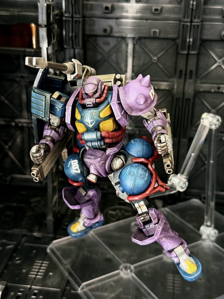 特徴的な配色が上手くマッチするか未知数でしたが、下絵等なしで思い切って塗り分けてみたら思いの外なじんてくれたかなあと思います。