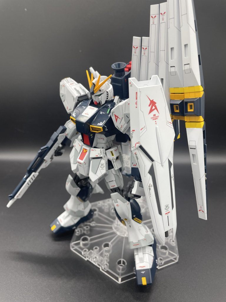 シールド、ツートンの筋ボリはRGをオマージュしました。