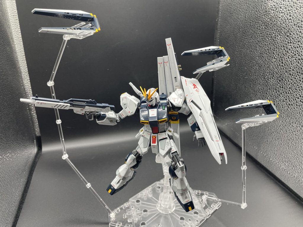 足の稼働が狭く改造しようとしましたがアイデアが浮かばず、そのままです。うまくポージングできません。。