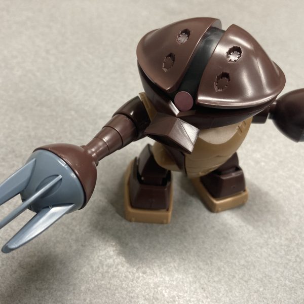 アッガイ完成｡こちらも可動多めで付属品でフレキシブル･アーム＆クローの腕と爪の伸縮を再現できます。モノアイは可動しませんが可愛さは一級品。（2枚目）