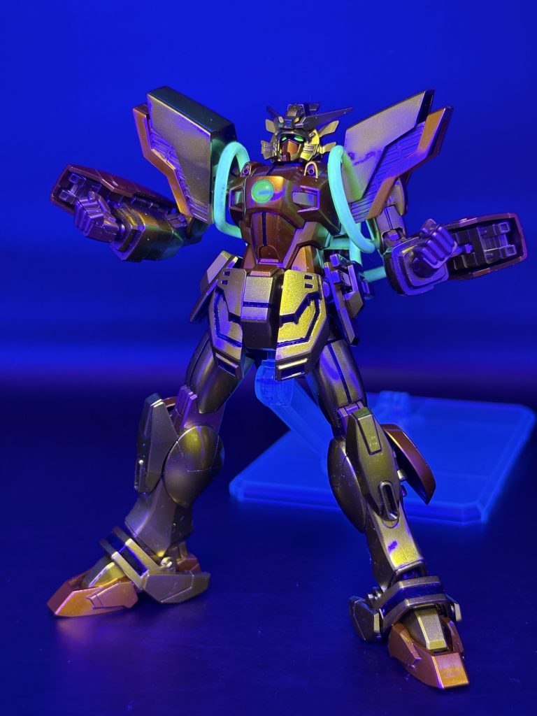 以上、HGシャイニングガンダムでした。作りながら、子どものころ田舎のデパートで旧のシャイニング(金メッキ)を買ってもらい、夢中で遊んでたなぁ〜と懐かしくなりました♫(金なのにバトルモードまでしかなりません笑)余計な苦労もありましたが、お手軽価格で原作の雰囲気はばっちり再現できるので、やっぱHGの底力はすさまじいです!RGも積んでいますが、次回のガンダムファイトまでには。←4年後…拙い作品を最後までご覧くださり、ありがとうございましたm(_ _)m