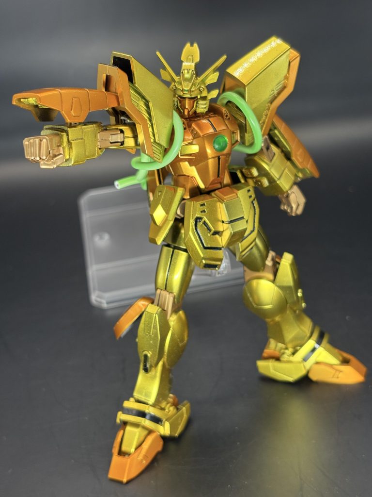 これにピンと来た方はGガンファン間違いなし!金シャイニングの初撃、見事マスターを吹き飛ばしたのですが…足も腰も入っていないこのポーズ(笑)ばしっ♩おかげでHGでも完全再現できます。