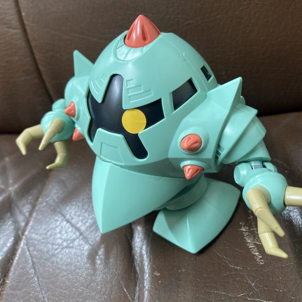 ラストはゾック｡ギミックはモノアイが360度回転！。手足も程よく動きます｡腕部クローは肉抜きがあるから上手く肉抜きを隠してポージングしよう｡3体合わせての総評価は別の日やるかな。（2枚目）