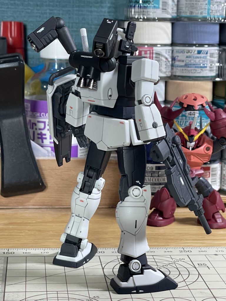 右前腕の3㎜穴は市販パーツで埋めてあります。