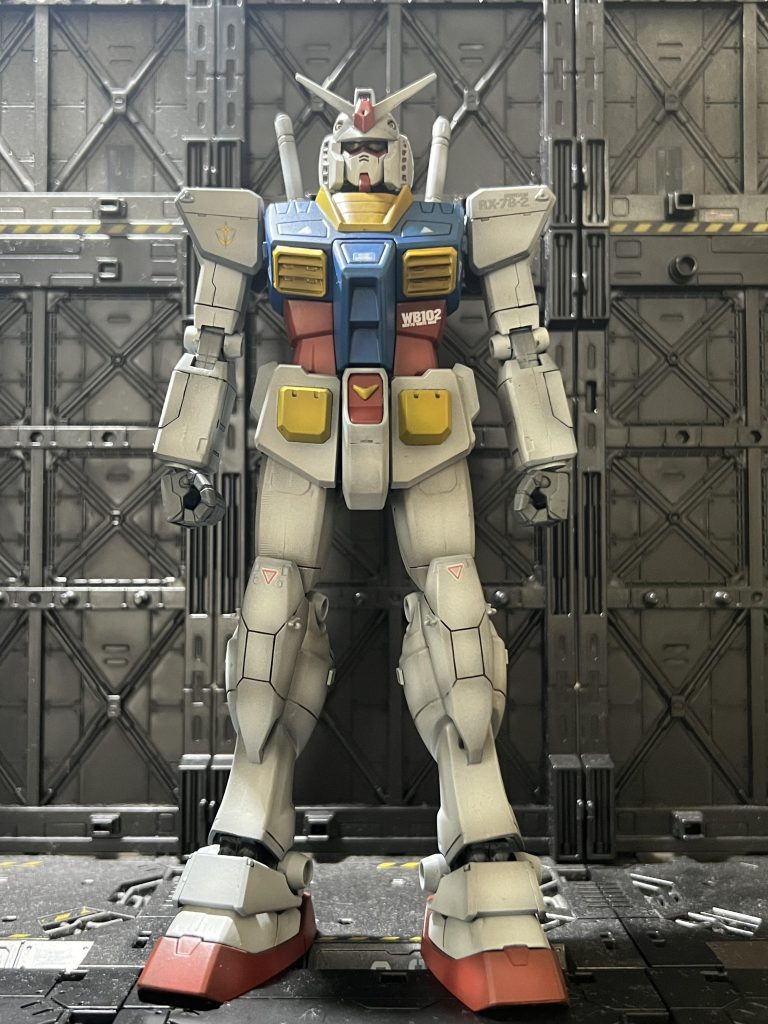 MGガンダムver1.0です。2000年頃に購入して、G-3カラーに塗ってあったんですが原点回帰という事で78-2カラーに塗りなおしました。