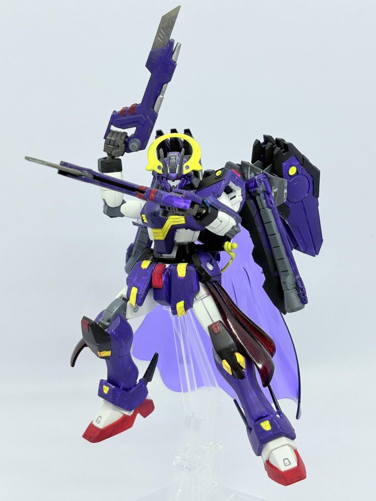 合体して出力強化、ナイフを展開して簡易的に近距離も可能。