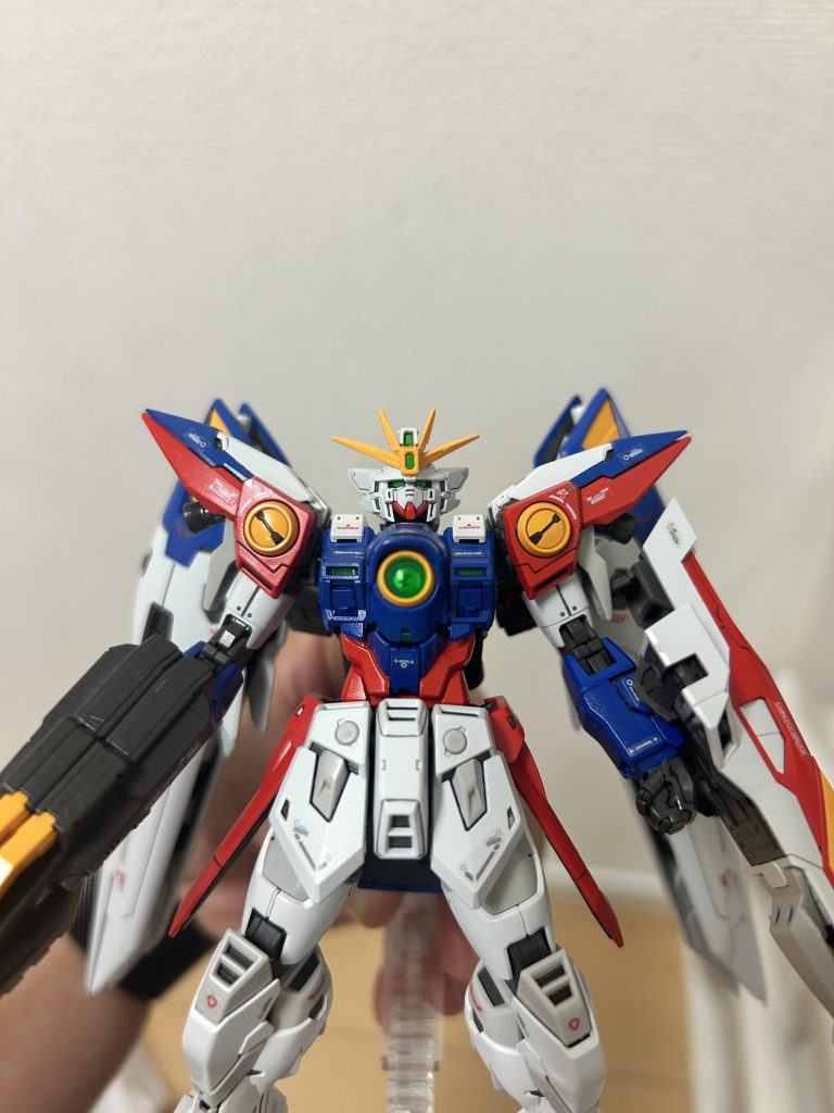 ガンダムの顔の目の緑と黒は分割パーツ