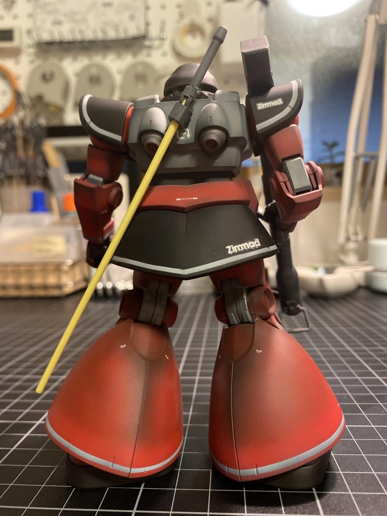 後ろ姿も無骨！