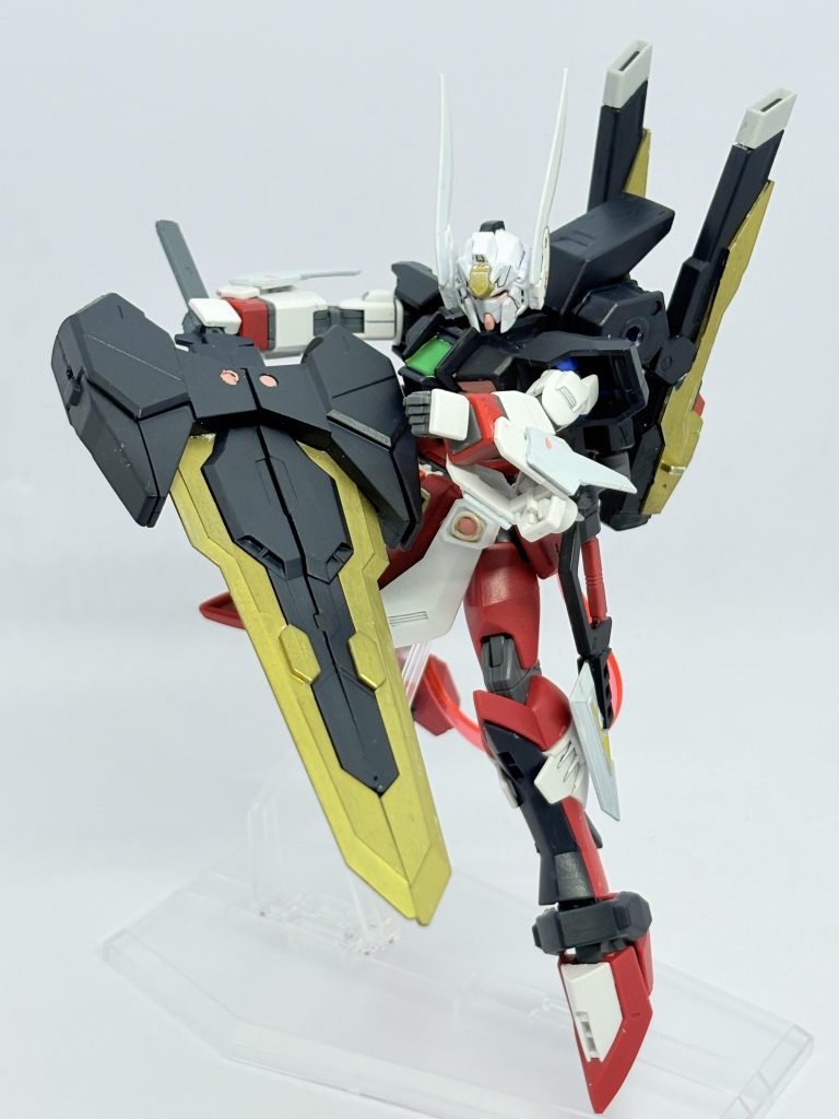 そしてリアアーマーに付けた持ち手で合体することで、超大型実体剣「ツキアカリノヒレン」となる。