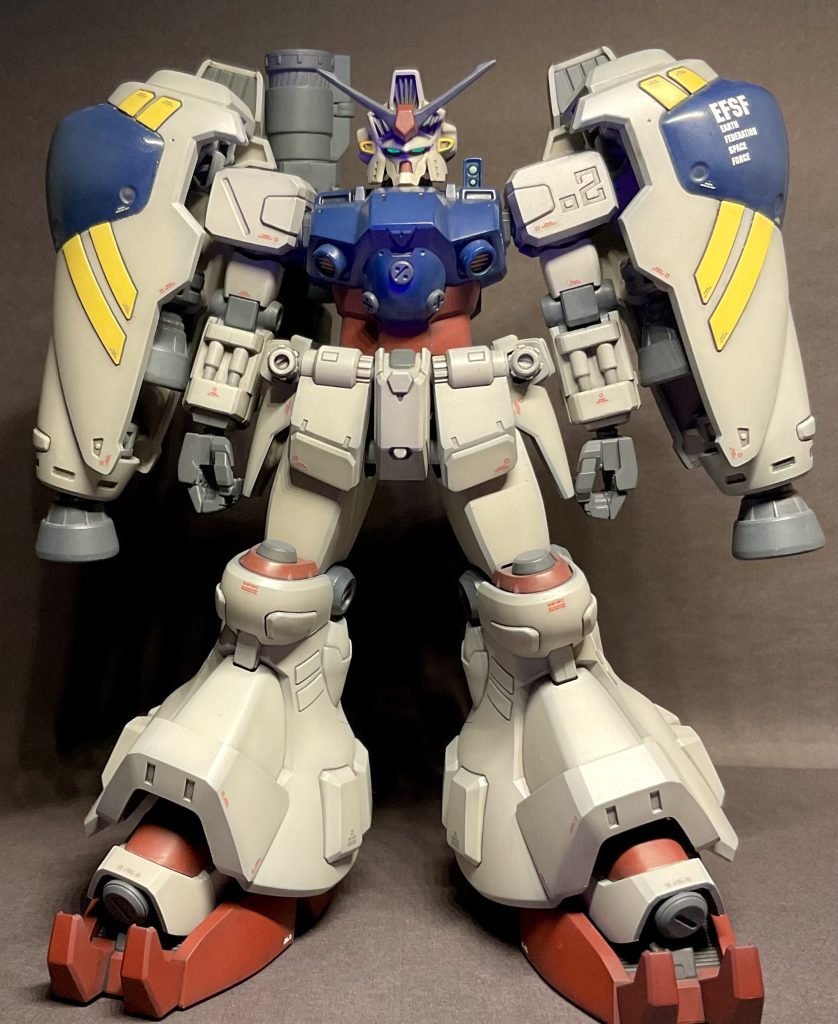 胴・大腿部をプラ板で2mm延長、頭部は削って小さくしてます。