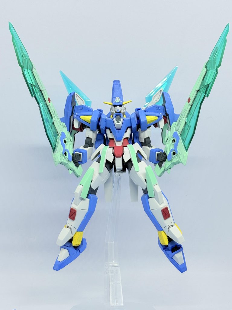 シグルブレイドノトスを背中に装着し、ウイングになっていた大剣「ゼフィロス」を装備した姿。AGE-03ブレイヴァーの最強武器。