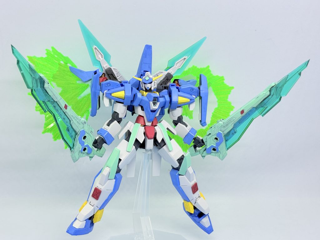 そして切り札であるエネルギー波による超高速機動とエネルギー粒子での攻撃力も持つビームウイング「エウロース」。バッテリー消費が激しいため、使う際は奥の手としてか忽滑谷のヘキサビット充電によるサポートが必須となる。