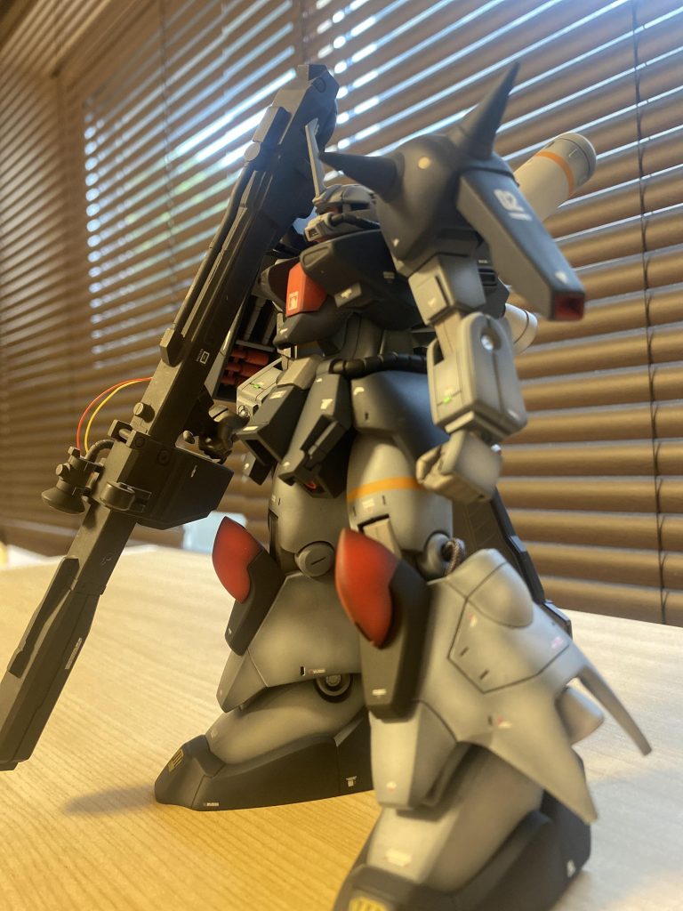 いよいよ40作目となりまして、本来RGガンダムver2.0を使っていたんですが…捨てサフかけた段階でガシガシ動かせた方がこのキットは面白いのでは…?となりストップ🐣