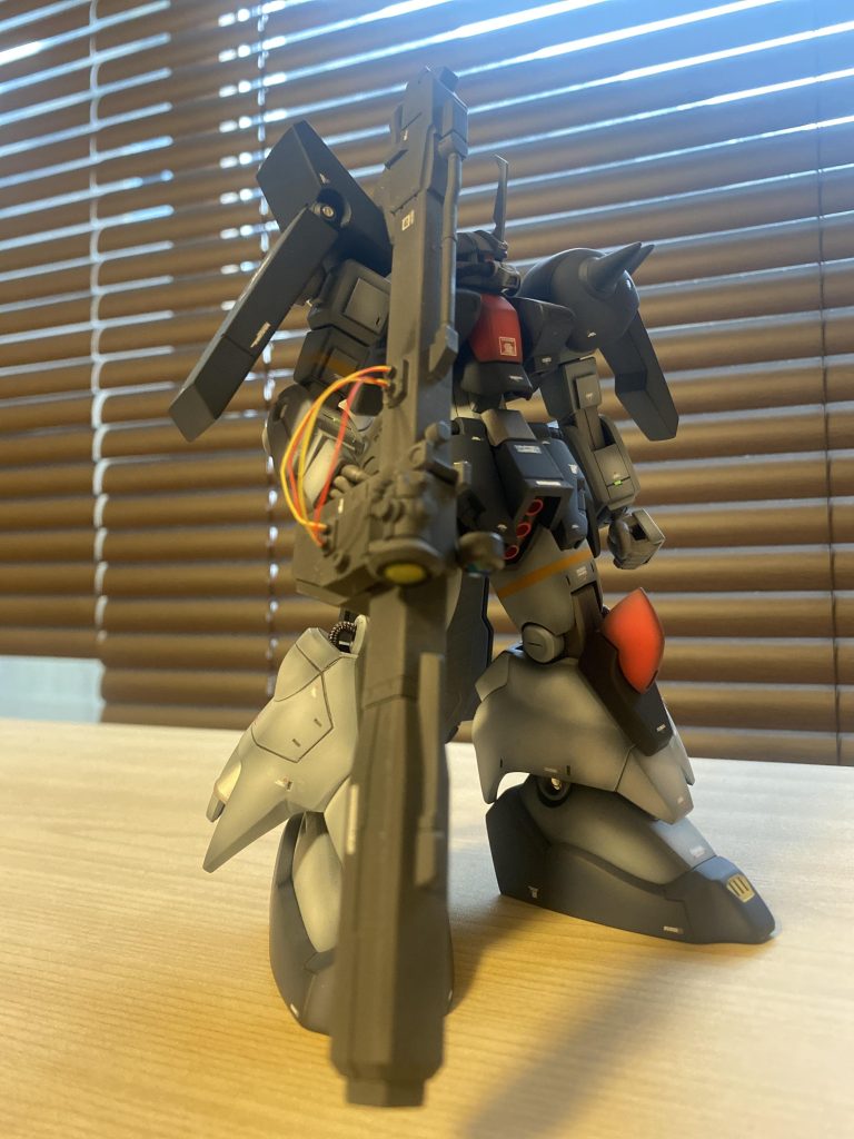 何作ろうか悩んだんですが、コッテリしたRGを連続で作る気になれなかったので軽い気持ちでザクIIIとなりました🐤💨