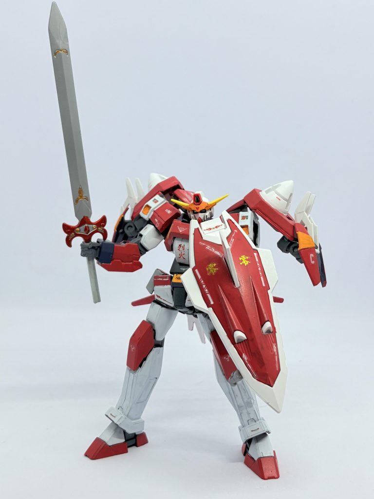 大剣「GNコルブランド」と大楯「GNプリドゥエン」。後述のGNフェニックスライザーを外したこの姿が基本となる。アーサー王伝説の剣と盾の名前を冠する。
