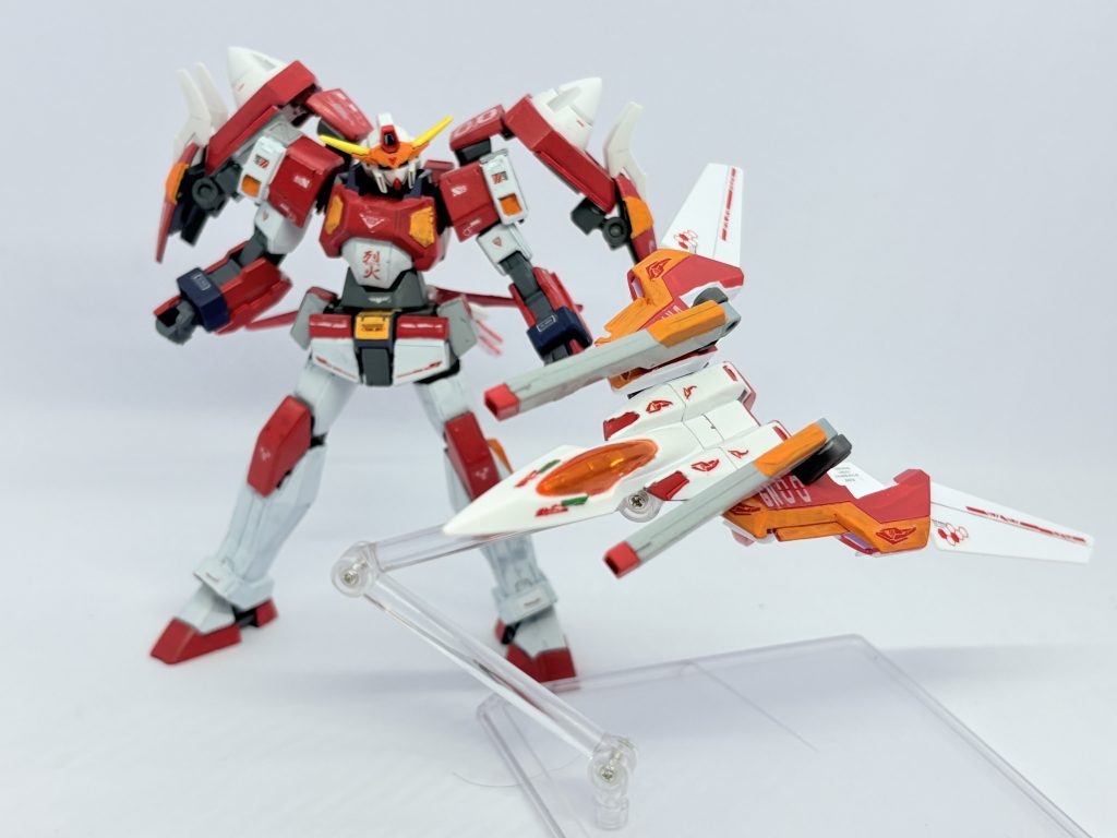 そして支援機「GNフェニックスライザー」。二門のレールガン「ランスロット」「ガウェイン」でサポートを行う。