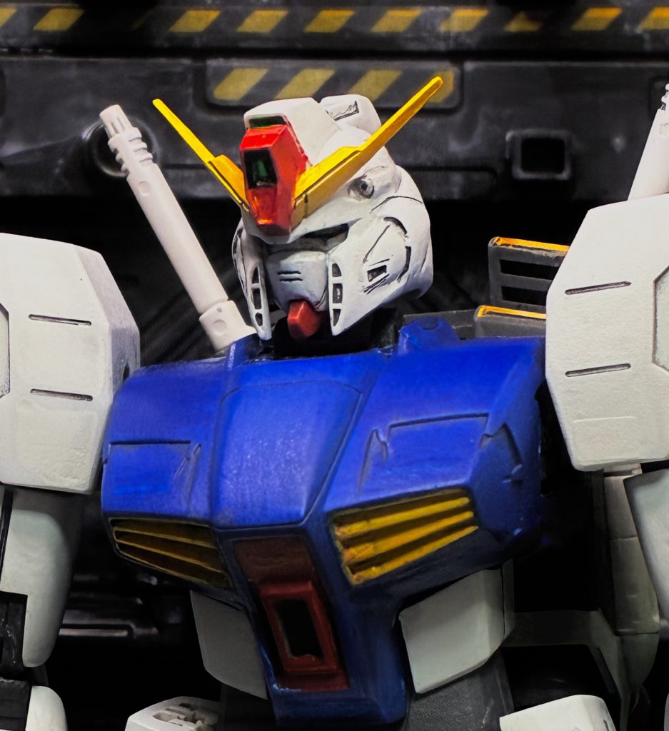 マスクは、フェイス部分をMGF９１ver1.0にして、アンテナの角度を鋭角にしたら、元の顔よりイケメンになりました。