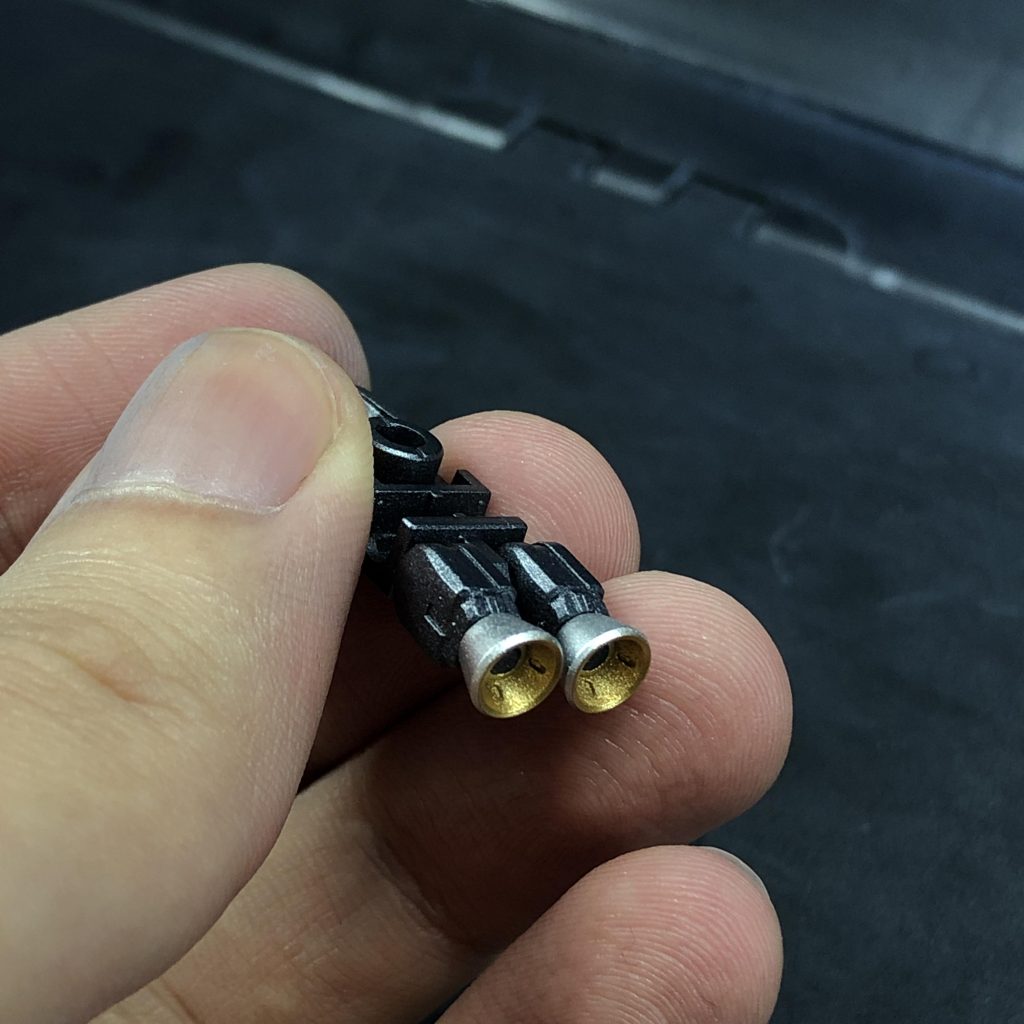 ブースターも2つの別々の色にマスキングしました。このカラースキームで見た目が良くなると思ったんです。