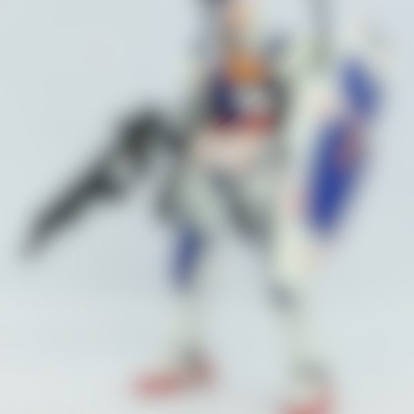 ビルドユナイトシリーズはラスボス機体を流石にベースにする子を購入したいのでちょっと保留。小休憩がてら好きな各部のパーツを合わせたら理想のガンダムが出来るのでは！？を形にしてます。こちらはあと少し。ただし各部一番好きなのはデュエルなのでそのままだとデュエルが出来上がるだけなので他から好きなのを選んでるよ〜なるべく一度組んだ事ある子達で固めてみてるよ。使う色味もここ最近お気に入りのカラーが使えるように選んだよ〜かなりいい感じに落とし込めたので早く見せたい！（2枚目）