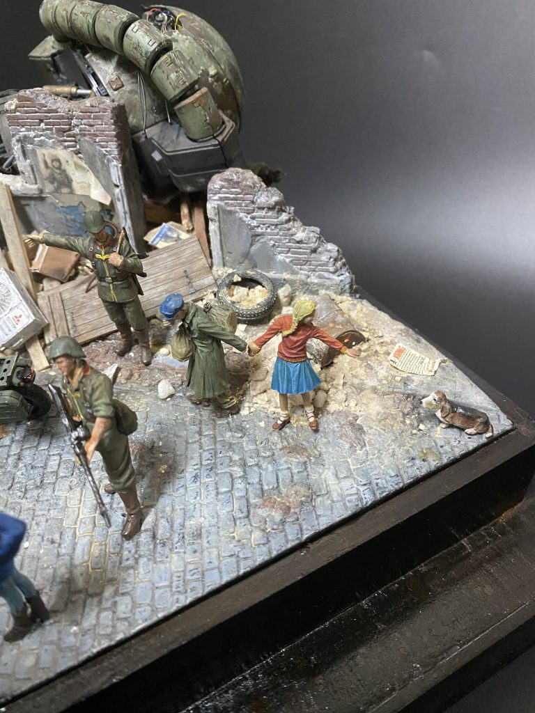 難民？の兄妹です。レジンのフィギュアを使用しました。