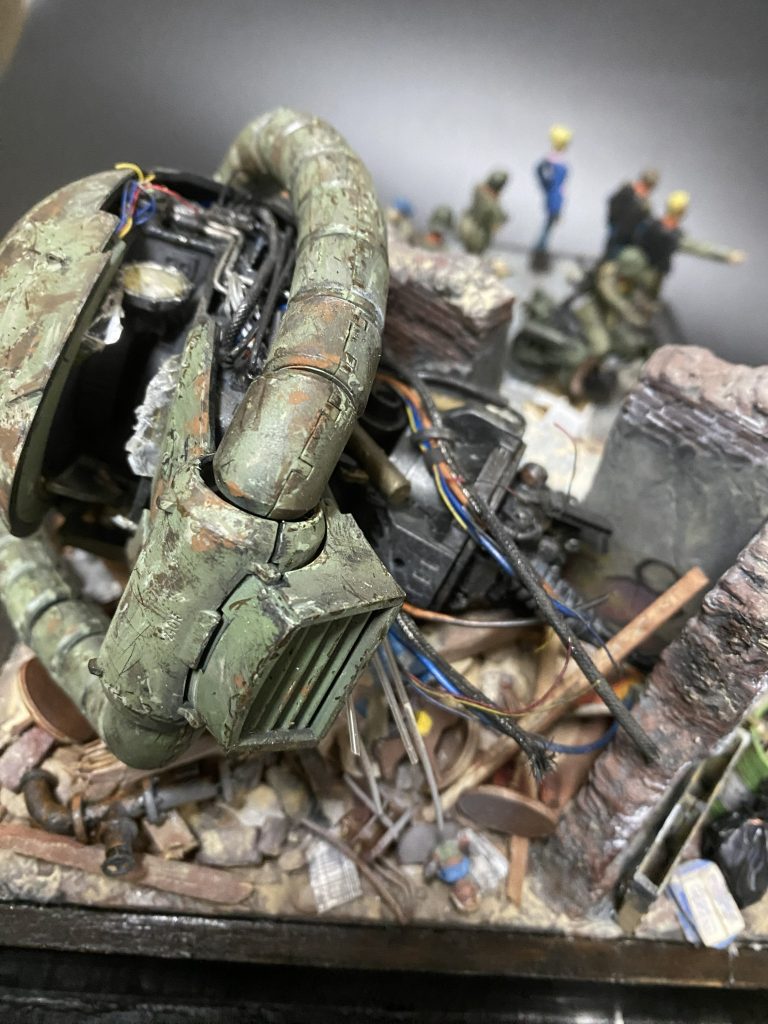 ザクのヘッドは、適当なパーツでディテールアップしました。ベースはミニアートの物を使用しています。