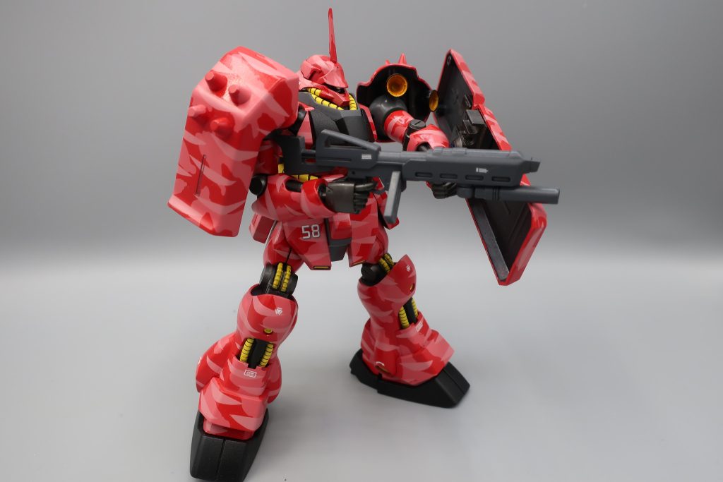 温めボタンを押して 脇の雑誌コーナーで待っていましたすると 弁当を持ったおじさんがトコトコ歩いて来て 私の後ろを通りすぎ、私の弁当が入っている電子レンジをいきなり開けました ガチャン おじさん 「はぁれぇ~~何か入ってるよぉ~~」私は心臓の左心室がドキッとしました そして電子レンジの所へ行き 「あ、あの・・・ 弁当温め中です」 と言うとおじさん 「はぁぁすいませんすいませんすいません」と言って自分の弁当を持ちながら2メートル後ろに下がりました私は深呼吸し落ち着きます