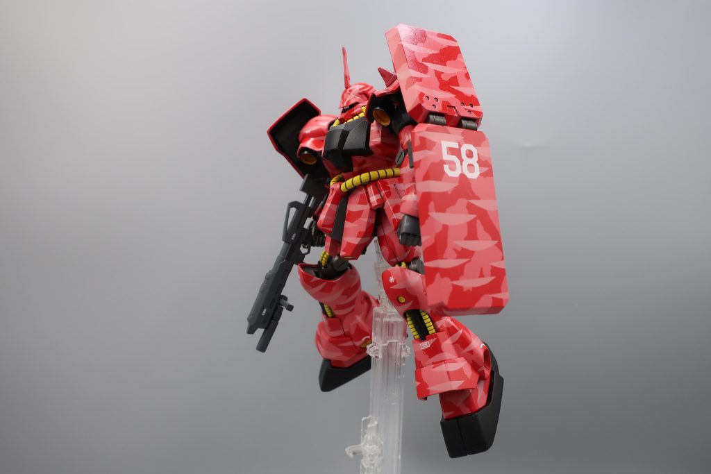 私はまた温めボタンを押しました そして右脳が考え始めますおじさんのボサボサな髪 日焼けした顔 歯並び シワシワの作業着 汚れた靴そして答えを導き出しましたおじさんの正体はホームレ・・・いやこの呼び方はよくありません・・おじさんの正体は 『アルミ缶集めおじさん』なのです