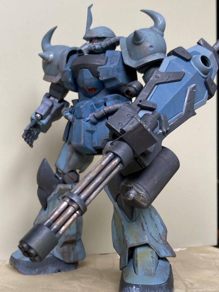 マシンガンを重た〜く見えるように塗装しました。