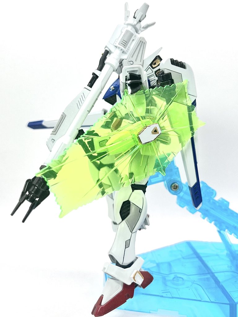 塗装は水性ホビーカラーを使用して、細かいところは初めての筆塗り。スジボリ追加は初めて感が溢れてますね。水転写式デカールすら貼り方よくわからない頃だから、何も貼っていない。