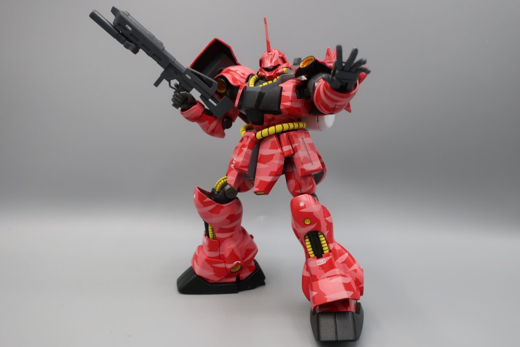 ガラス越しにスーパーの外を見ると古い自転車が停めてありますその自転車は前と後ろのカゴ部分がべニア板で補強されていて何が軽くて大きな物を載せる事ができるように改造されていましたなにか専用自転車の様です電子レンジがピーと鳴り 温め終わったので弁当を取り出しているとアルミ缶集めおじさんが自分の弁当を持って接近してきました しかし味方でもなければ敵でもない もう関わる事はないのです 私はこれから家に帰ってお弁当を食べる幸せしかありません