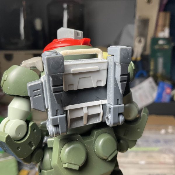 Here are some progress shots on my HG Red Beret build. I started this last year and I've been steadily working on it here in 2025. The plan was to make this a competitive build, but its taken quite a long time since I'm not too experienced in many things like customizing with polystyrene sheets, scribing, and kitbashing.The backpack is made from a lot of different parts including the Balden Arms set and the Battle Arm Arms set. The underside of the foot is plaplates and scribing. As slow as the process has been, I'm quite happy with it so far. (2枚目)