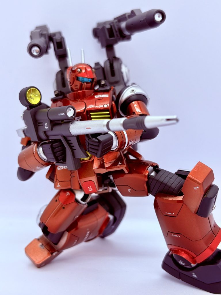 赤色部分は艶あり、黒色やグレー部分は艶消しです。