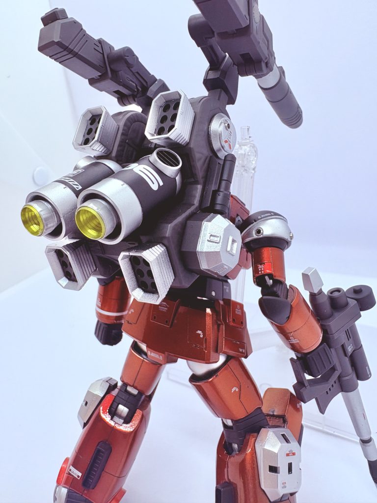 バックパックが1番時間がかかりました。ベースはThunderbolt版のフルアーマーガンダムのバックパックです。それに元々のガンキャノンのバックパック(エネルギータンク)を無理やりつけました。意外と合ってるなと自画自賛👏スラスターはハイキューパーツさんの金属スラスターに交換してます。やっぱり金属製は輝きが違います✨06のデカールはガンスタ投稿6作目なので06で統一しました🙃