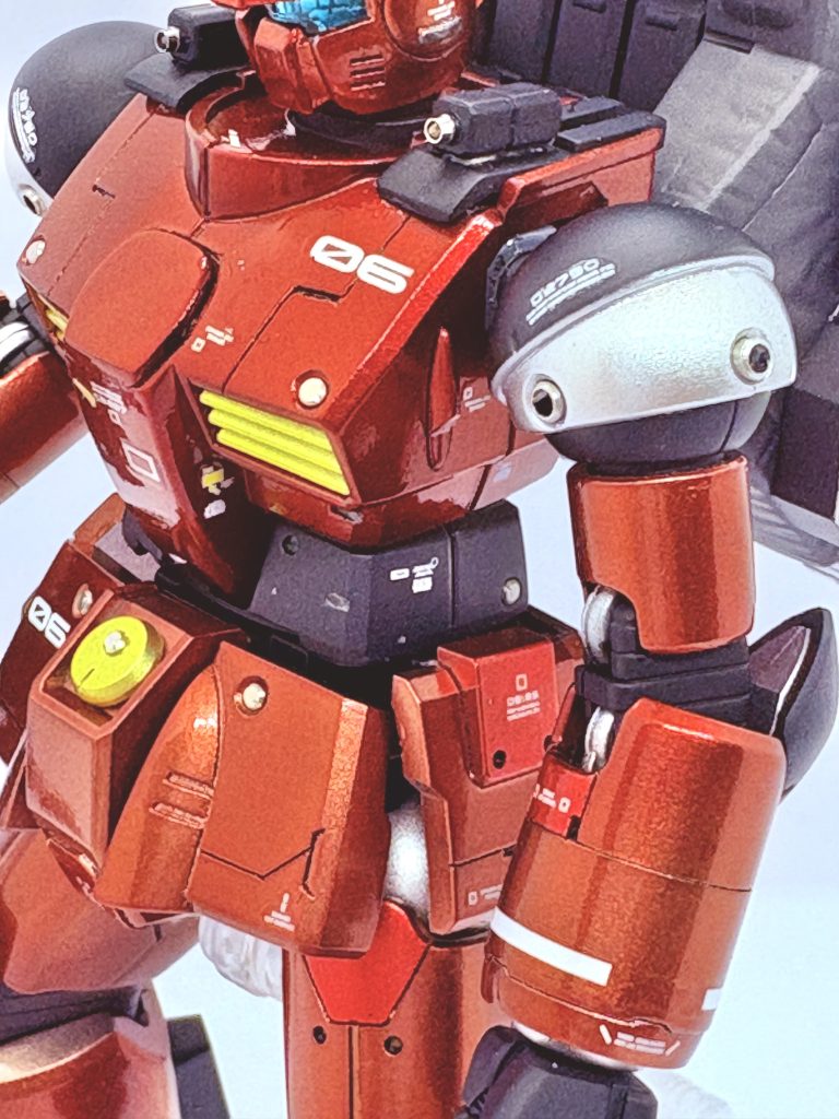 ピンバイスで穴あけした部分には、ハイキューパーツさんの金属パイプを埋め込んだり、リベットを埋めたりしてデティールアップ。デカールは面倒ですが出来るだけ小さいコーションデカールを数多めに貼り付けました。