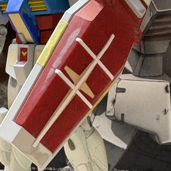 HGUCジム(エコプラ)を使って、ジム(スレッガー機)を製作中です。といってもジムは頭と武器と足だけ使って、それ以外は全部EGガンダムを使ってます。スレッガージムがかっこいいので作りたいっ!と思いましたが、買えないのでやむなく出来るだけ寄せようとジムとガンダムのニコイチです。スレッガージムは結構デティールが入ってて細かいんですね。苦手なスジ彫りを頑張りました。シールドもクロス部分を埋めてスレッガージムのシールドに近くなるように工作しました。塗装前だとガンダム感が非常に強いですが、塗装すればジム感が出てくるはずっ!とはいうものの、塗装色で悩んでます。。ここまでスレッガー機に寄せてるのにフツーのジム色で仕上げるか、それともスレッガー機色で仕上げるか、、、。塗装できる日はまだ先なのでもうちょい悩んでおきます。。。(5枚目)