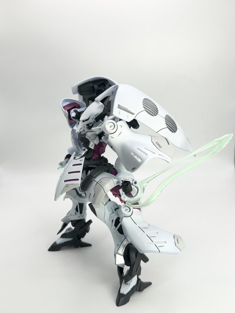 本体であるジークアクスは、バックパックとライフル以外そのまま残し、HGキュベレイのパーツをミキシングしました。