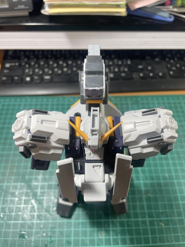 肩アーマーと胸部はこんな感じ