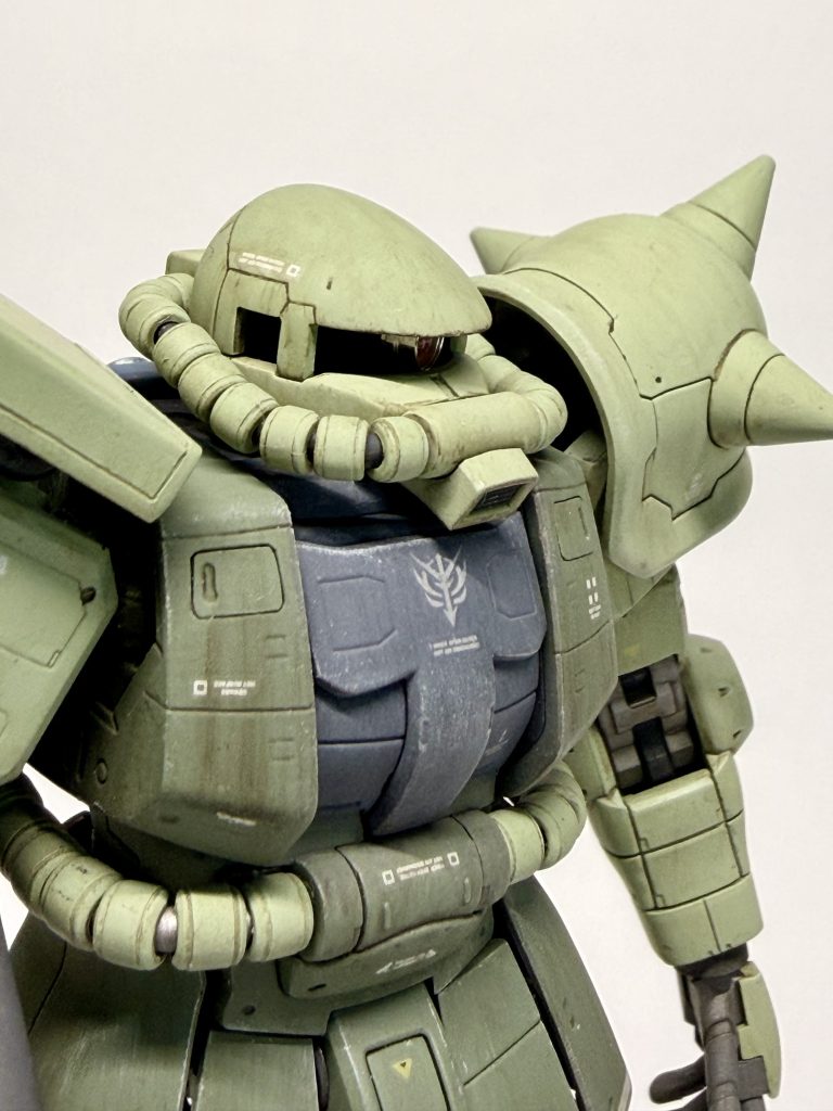 筋彫りはしてません。(小さくて見えません。)ウェザリングカラーに丸投げしてます。