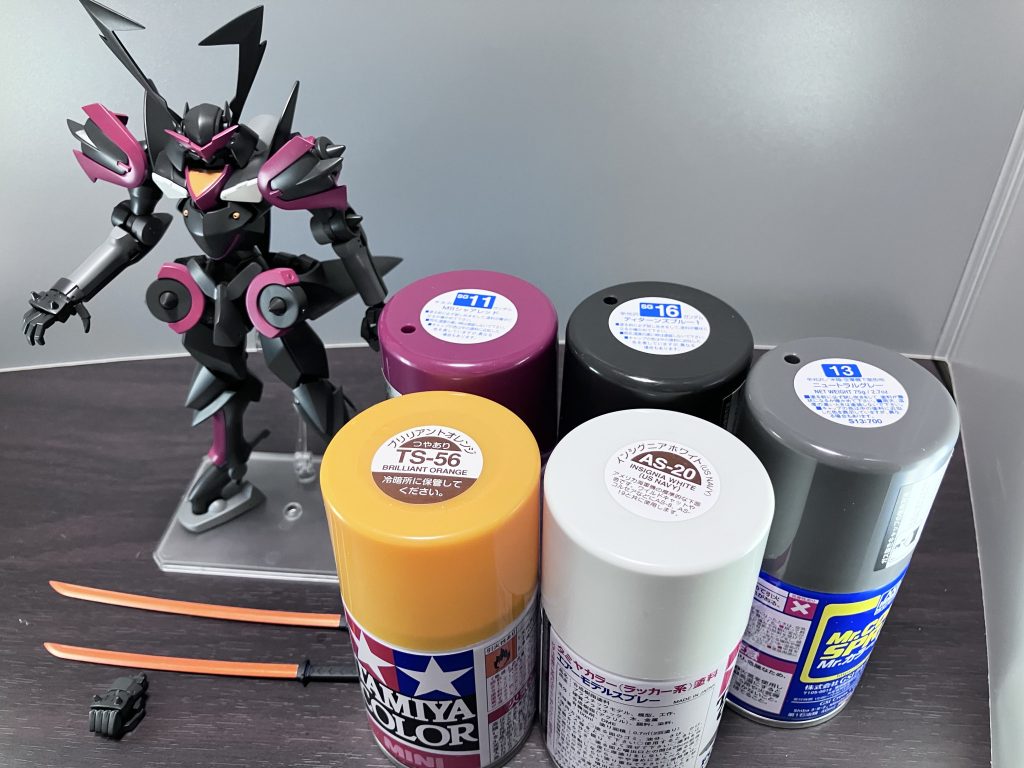 塗装は缶スプレーシャアレッド、ティターンズブルー他ブシドーやアロウズの元ネタカラーを使用してます