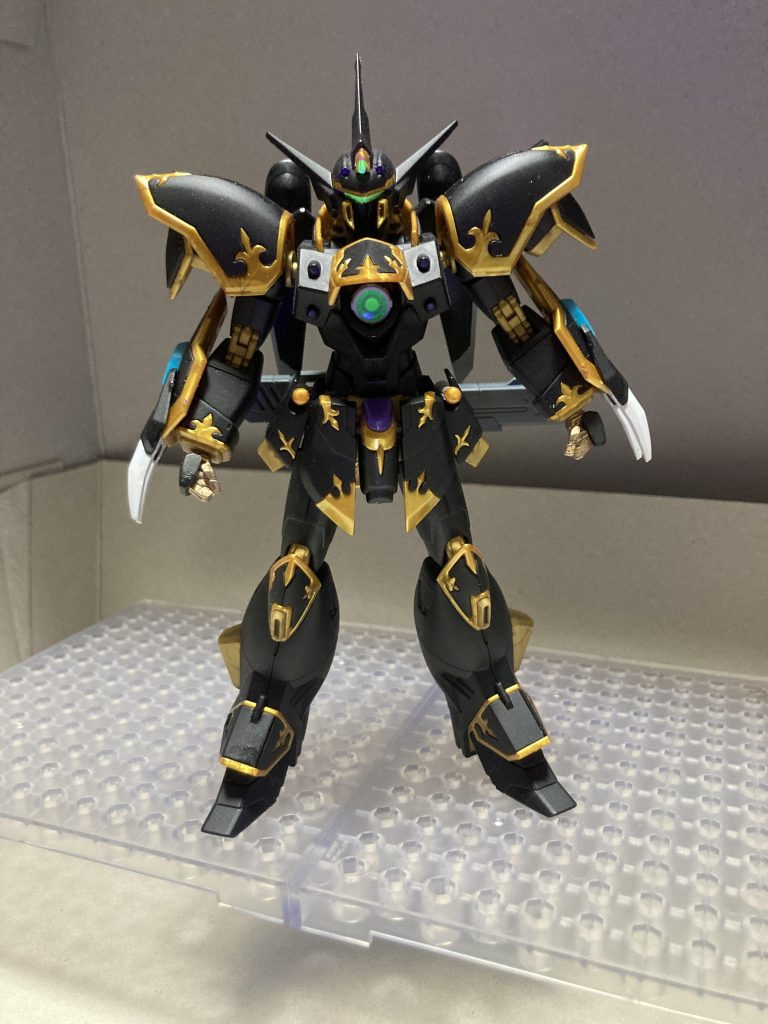 胸のスキュラ(?)っぽいビーム砲は塗装しようとしたら紛失(*_*)ゴッドガンダムみたいに開いたらパワーアップっぽいイメージでビルダーズパーツのレンズを入れてみました。