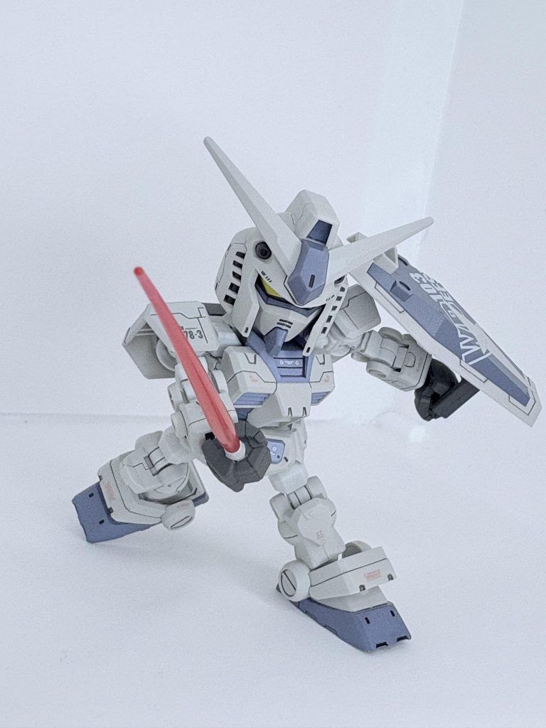 ビームサーベルはクリアパーツのものに変更。 