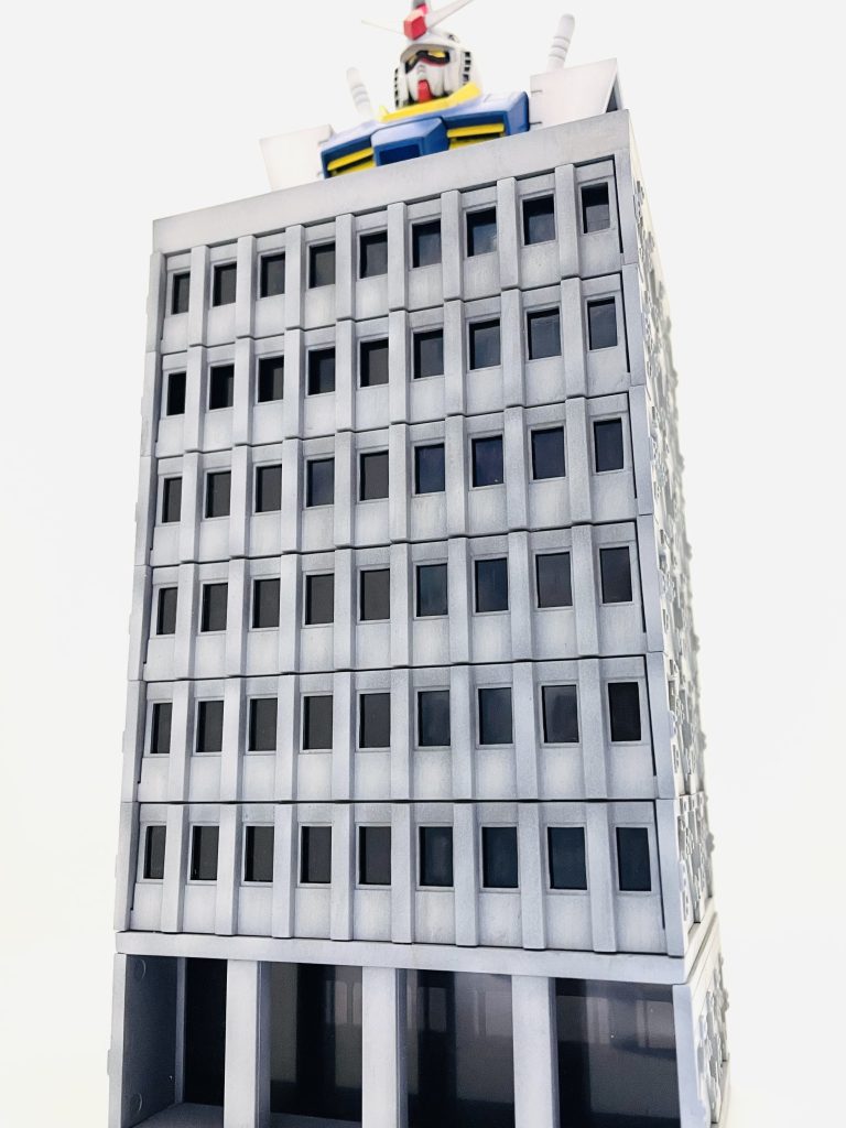 MGパーフェクトガンダムの中身とビルを組み合わせました。以上