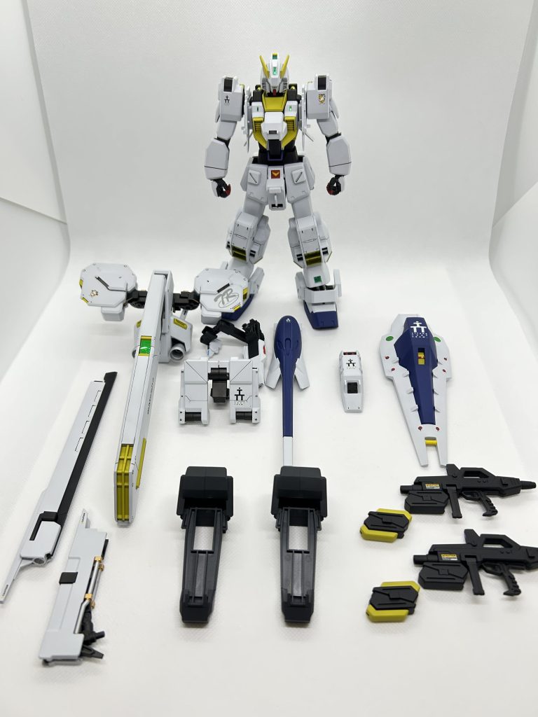 膨大なオプションパーツ且つサイズがMGということもあってすべてがデカいです💦