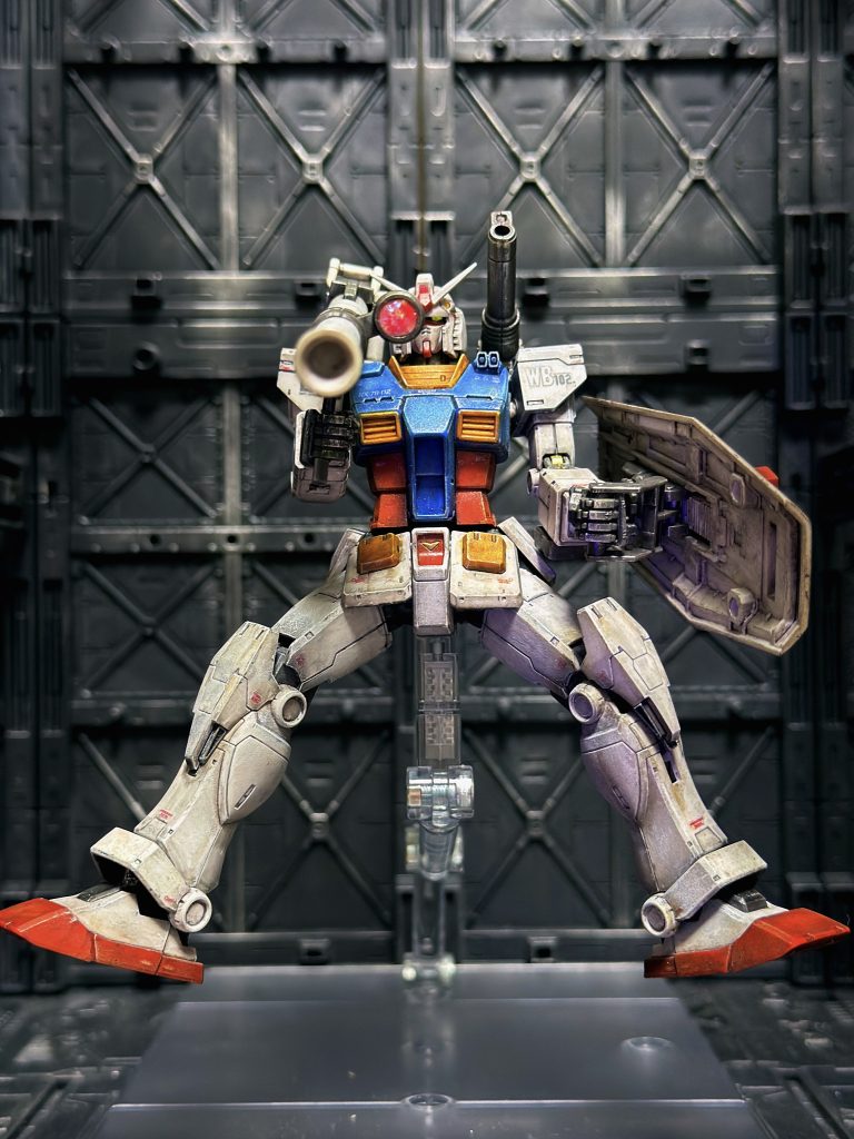 こちらもオリジンシャアザク同様、今年の3月ころ素組みに少しウェザリング練習して放置していたものに、今年9月末ころシタデル筆塗りで手を加えました。スコープは100均偏光テープ貼ってレジン流し込み。