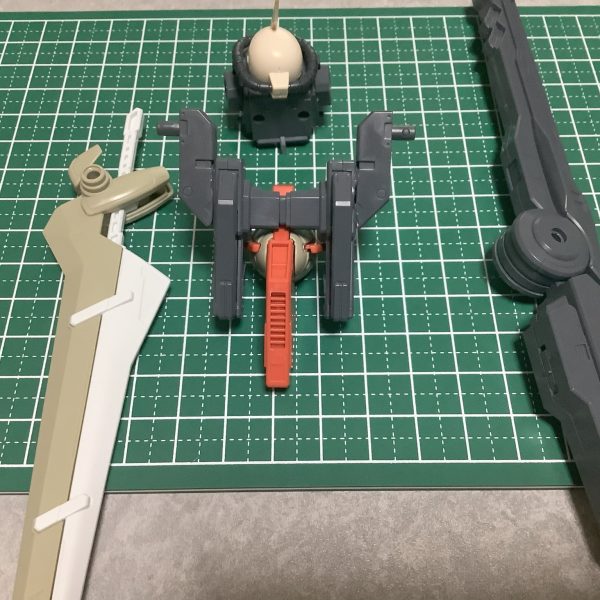 スローネが手に入ったので改造再開のザク太陽炉は何とかなったけどウォーリア(ファントム)とF2の脚の規格合わな過ぎてどうしたものか考え中（2枚目）
