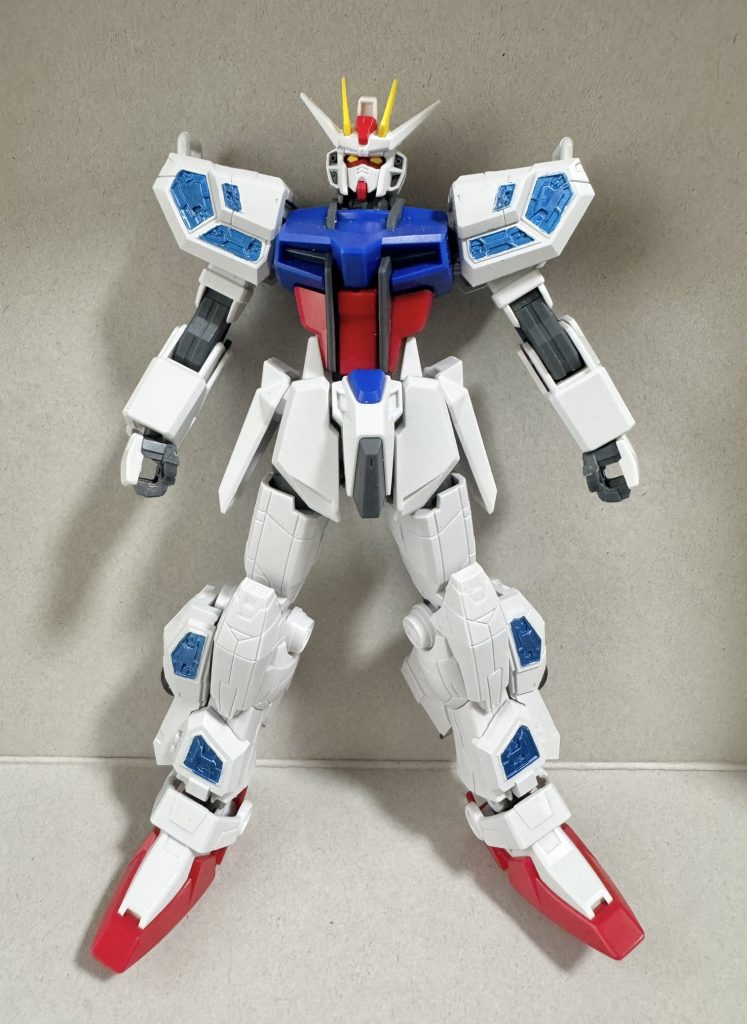 万博EGガンダムとEGストライクのお手軽ミキシング。EGグラスフェザーに入っていたF00/EのパーツをただEGストライクにつけただけ💦とは言っても肩のパーツの内部にはF00/Eを使っています。 