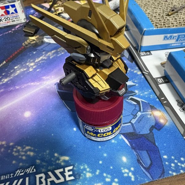 MGSD ウィングガンダムゼロ(EW)をスパロボDDのリベリオンカラーで塗装したら早速ミスってしまった…パーツ外せなそうなのでこのまま進めます…なんでゴールドと思い込んでたのか…2025/10/19追記ボディ完成2025/10/28追記あともう少し（4枚目）